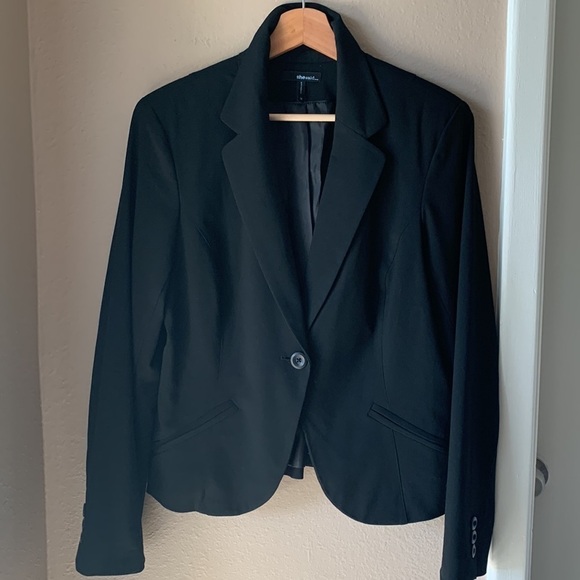 SHE SAID… Black Short Blazer Jacket - Picture 2 of 7